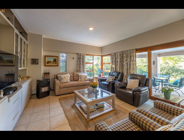 4 BEDROOM HOUSE FOR SALE IN LONEHILL